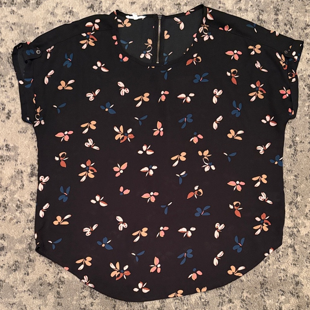 Maurice’s Delton Zipper Back Blouse, size M, like new condition
